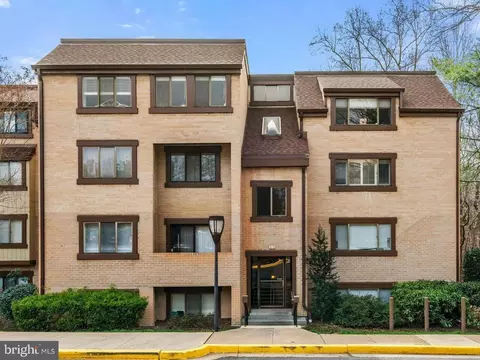 1675 Parkcrest Cir #4E/300, Reston, VA 20190