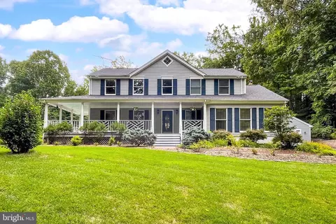 12139 Wolf Valley Dr, Clifton, VA 20124