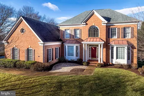 2702 Robaleed Way, Herndon, VA 20171