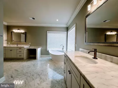 Bath - 6936 Espey Ln, Mclean, VA 22101 photo 2 of 5