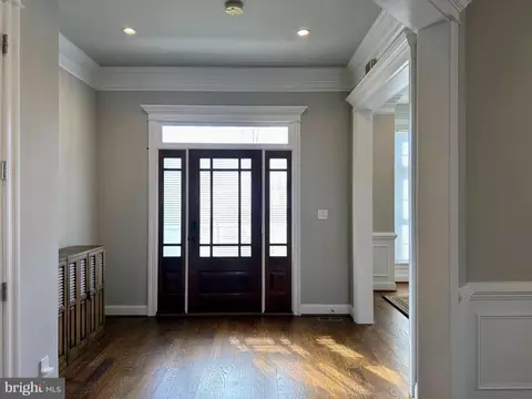 Entry Way - 6936 Espey Ln, Mclean, VA 22101 photo 3 of 3