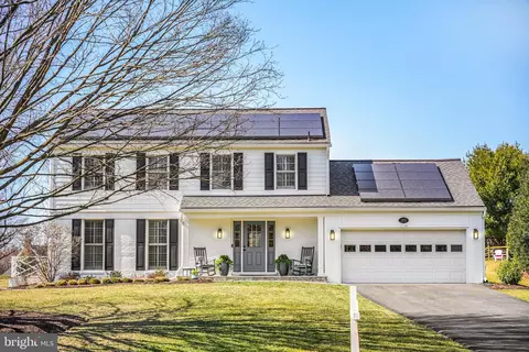 10734 Wynkoop Dr, Great Falls, VA 22066
