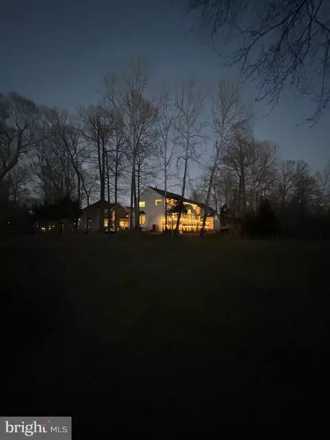 9140 Stonegarden Dr, Lorton, VA 22079