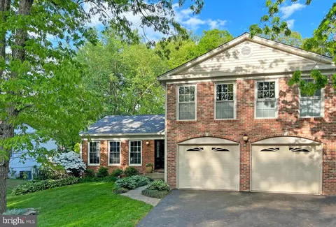 7605 Maritime Ln, Springfield, VA 22153