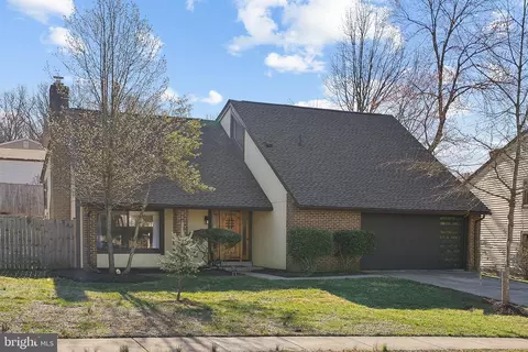 6807 Vantage Dr, Alexandria, VA 22306