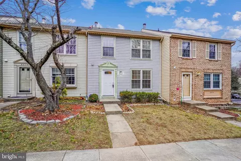 6377 Generals Ct, Centreville, VA 20121