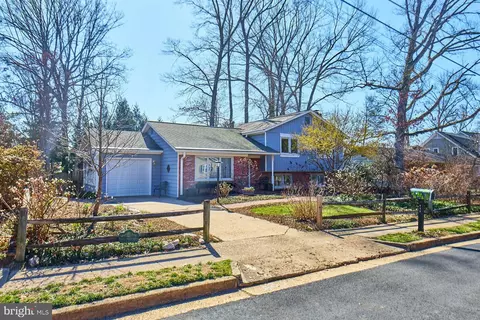 425 Blair Rd NW, Vienna, VA 22180