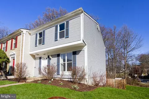 10100 Sassafras Woods Ct, Burke, VA 22015