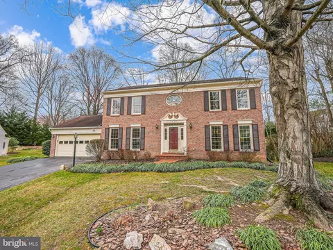 9675 S Run Oaks Dr, Fairfax Station, VA 22039