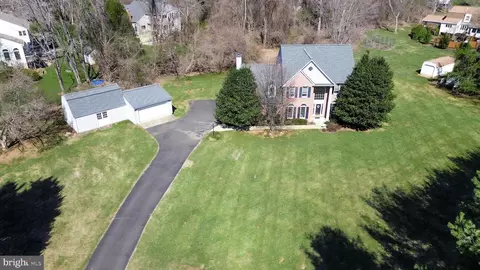 12222 Colchester Hunt Dr, Fairfax, VA 22030