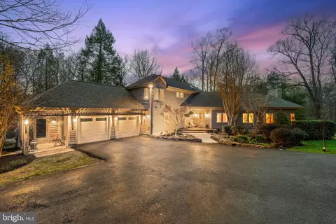 7514 Evans Ford Rd # A, Clifton, VA 20124