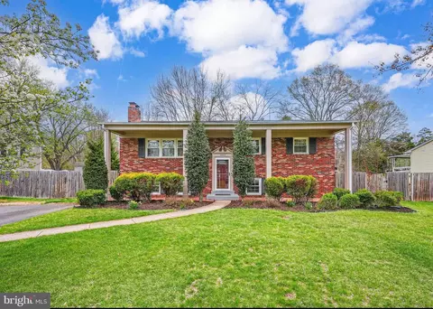 5508 Helmsdale Ln, Alexandria, VA 22315