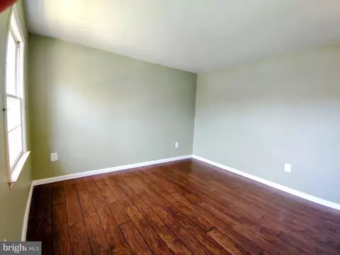 Living - 8701 Shadowlake Way, Springfield, VA 22153 photo 4 of 8