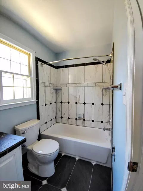 Bath - 8701 Shadowlake Way, Springfield, VA 22153 photo 3 of 7