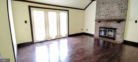 Living - 8701 Shadowlake Way, Springfield, VA 22153 photo 6 of 8