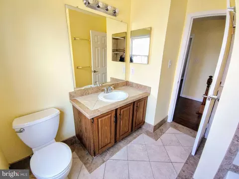 Bath - 8701 Shadowlake Way, Springfield, VA 22153 photo 2 of 7