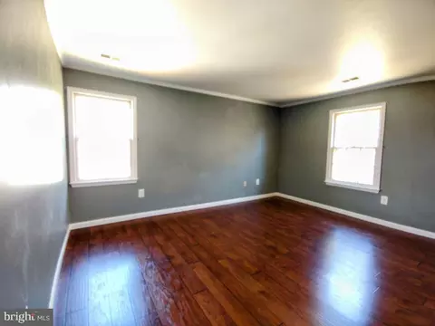 Living - 8701 Shadowlake Way, Springfield, VA 22153 photo 1 of 8