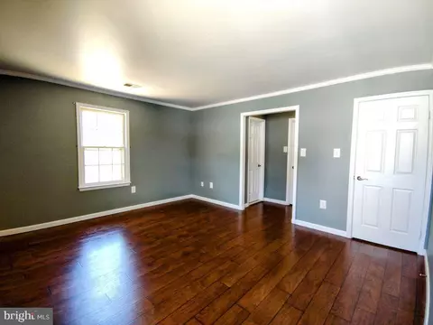 Living - 8701 Shadowlake Way, Springfield, VA 22153 photo 2 of 8