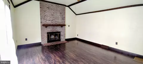 Living - 8701 Shadowlake Way, Springfield, VA 22153 photo 5 of 8