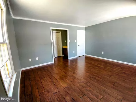Living - 8701 Shadowlake Way, Springfield, VA 22153 photo 3 of 8