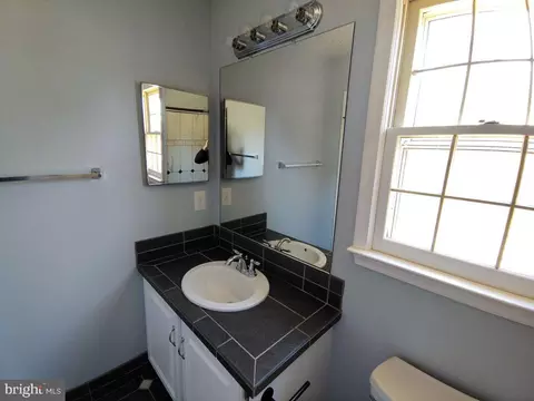 Bath - 8701 Shadowlake Way, Springfield, VA 22153 photo 4 of 7