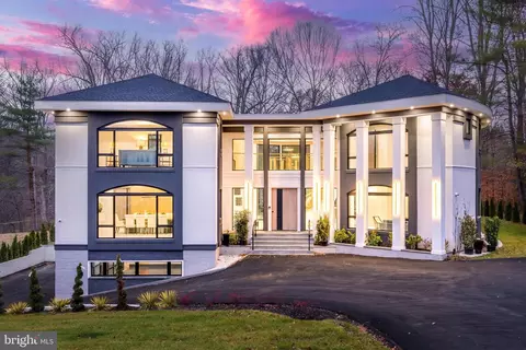 893 Georgetown Ridge Ct, Mclean, VA 22102