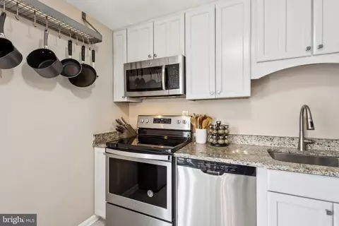 Kitchen - 8412 Great Lake Ln, Springfield, VA 22153 photo 2 of 3