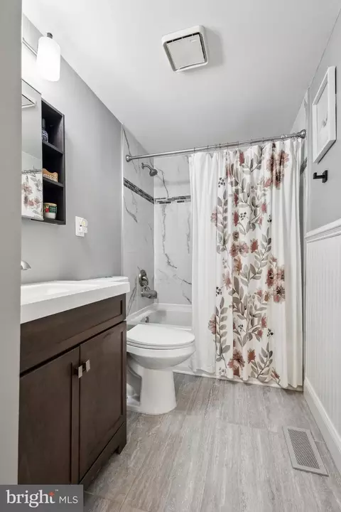 Bath - 8412 Great Lake Ln, Springfield, VA 22153 photo 4 of 5