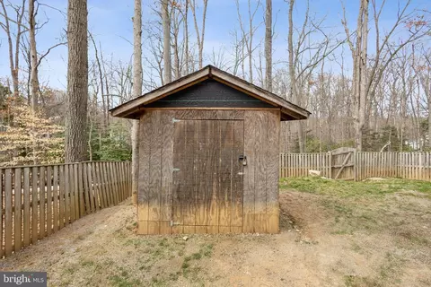Exterior - 8412 Great Lake Ln, Springfield, VA 22153 photo 7 of 10