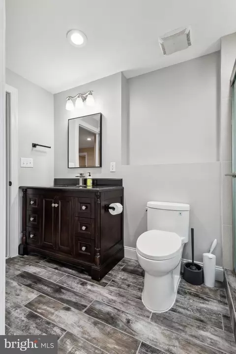 Bath - 8412 Great Lake Ln, Springfield, VA 22153 photo 3 of 5