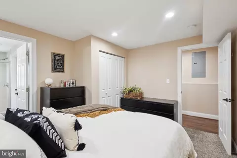 Bedroom - 8412 Great Lake Ln, Springfield, VA 22153 photo 5 of 6