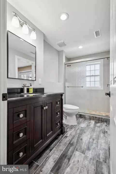 Bath - 8412 Great Lake Ln, Springfield, VA 22153 photo 2 of 5