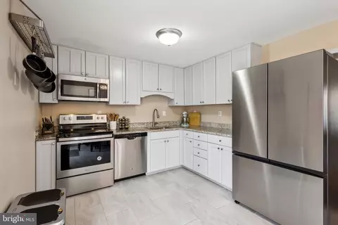 Kitchen - 8412 Great Lake Ln, Springfield, VA 22153 photo 3 of 3