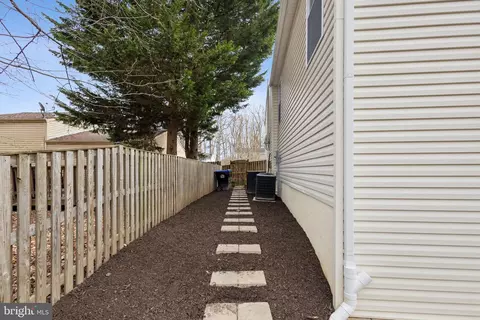 Exterior - 8412 Great Lake Ln, Springfield, VA 22153 photo 3 of 10