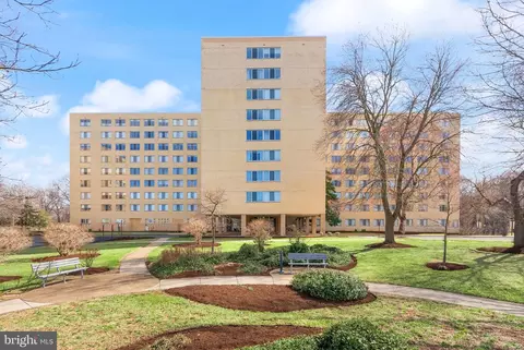 6631 Wakefield Dr #213A, Alexandria, VA 22307