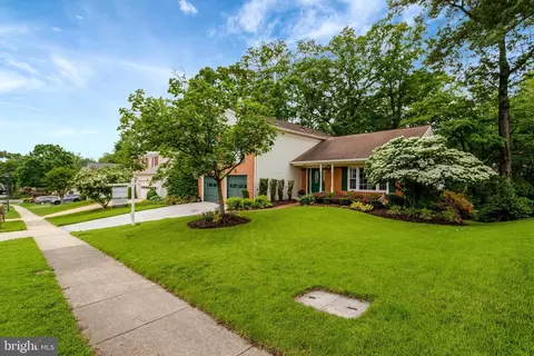 7006 Maple Tree Ln, Springfield, VA 22152 photo 2