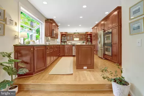 7006 Maple Tree Ln, Springfield, VA 22152 photo 4