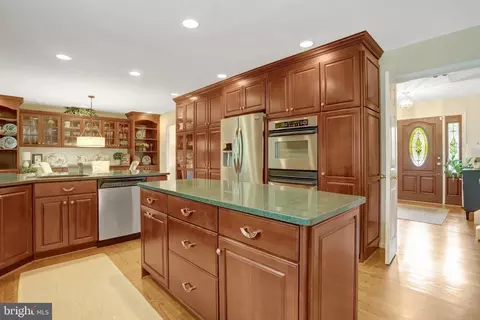 7006 Maple Tree Ln, Springfield, VA 22152 photo 5