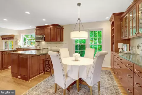 7006 Maple Tree Ln, Springfield, VA 22152 photo 9
