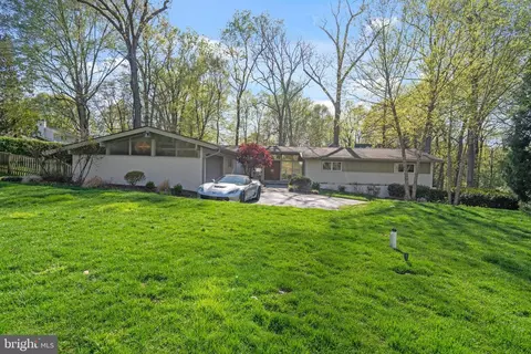 Exterior - 1436 Laburnum St, Mclean, VA 22101 photo 2 of 16