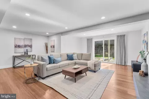 Living - 1436 Laburnum St, Mclean, VA 22101 photo 4 of 7