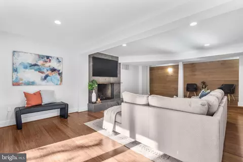 Living - 1436 Laburnum St, Mclean, VA 22101 photo 5 of 7
