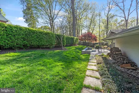 Exterior - 1436 Laburnum St, Mclean, VA 22101 photo 10 of 16