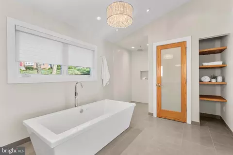 Bath - 1436 Laburnum St, Mclean, VA 22101 photo 2 of 4