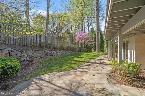 Exterior - 1436 Laburnum St, Mclean, VA 22101 photo 15 of 16