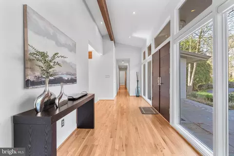 Entry Way - 1436 Laburnum St, Mclean, VA 22101 photo 2 of 7