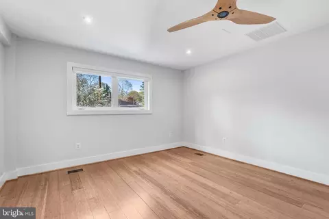 Bedroom - 1436 Laburnum St, Mclean, VA 22101 photo 6 of 9