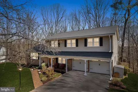 1703 Hunts End Ct, Vienna, VA 22182