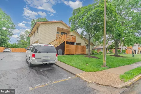 8500 Laguna Ct #218, Alexandria, VA 22309