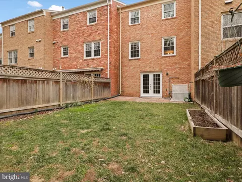 Exterior - 7005 Alicent Pl, Mclean, VA 22101 photo 3 of 9